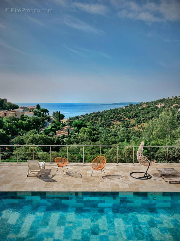 Maison à ROQUEBRUNE-SUR-ARGENS