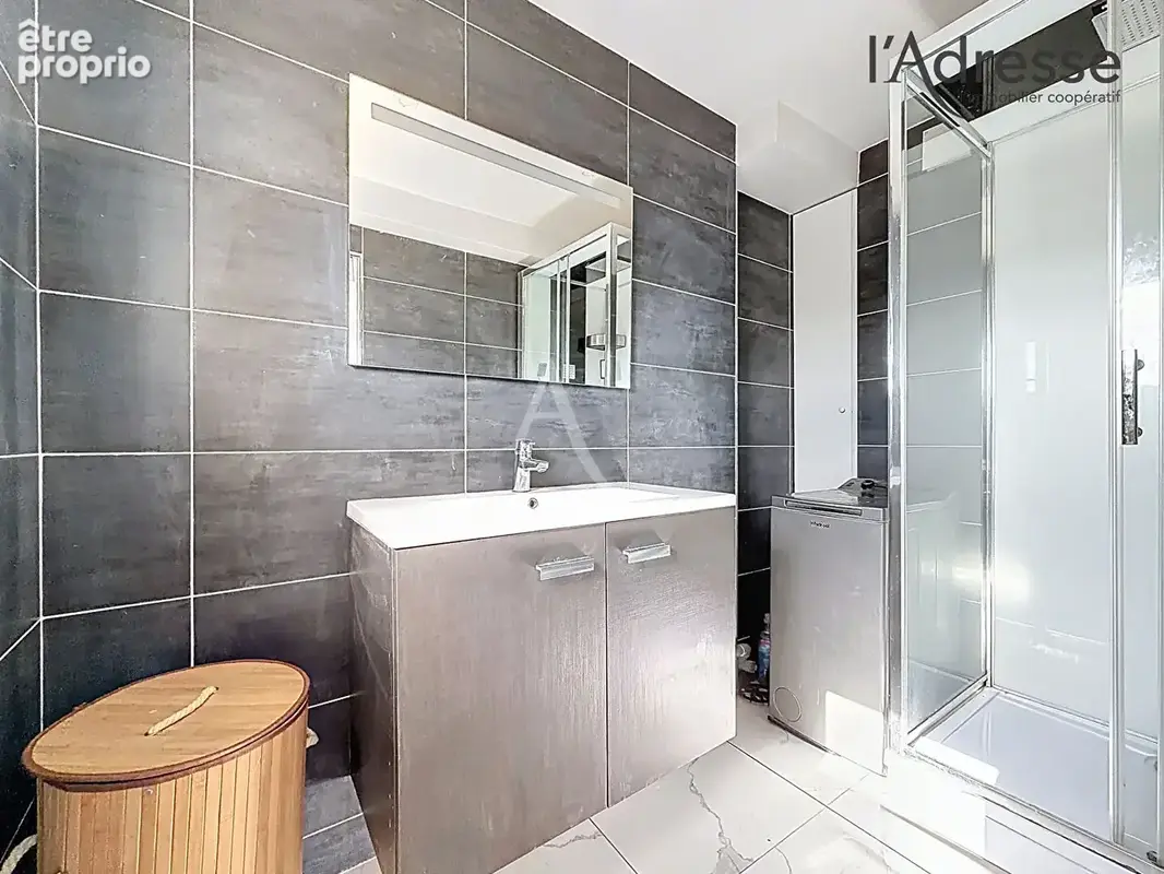 SURESNES/ Maréchal de Lattre de Tassigny - Vue Paris - Appartement Studio 36m² - 1 Cave - 1 BOX - photo 6