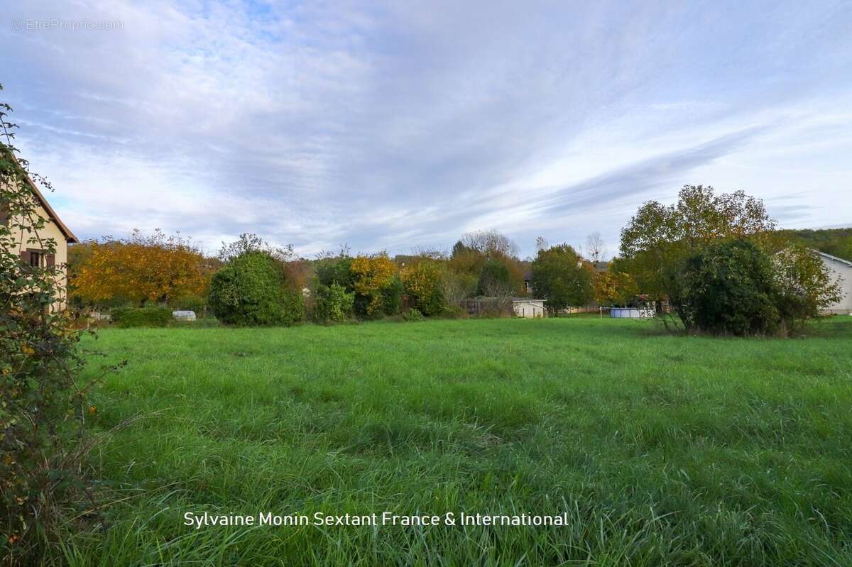 Terrain à CORGNAC-SUR-L'ISLE