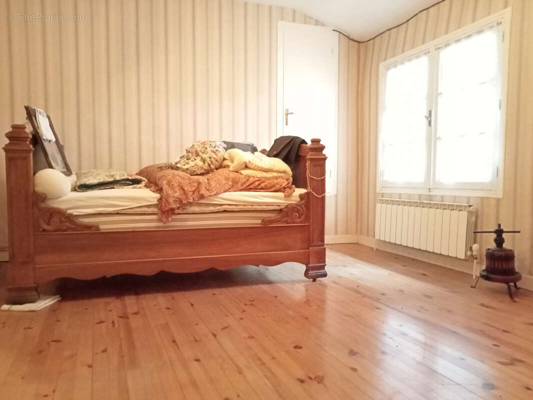 Maison à CHARMES-SUR-RHONE