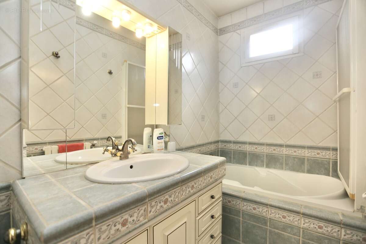 Maison 120 m² à Rosny-Sous-Bois  - photo 9