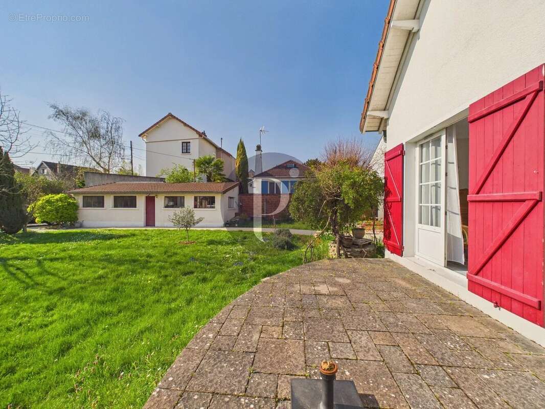 Maison à VERRIERES-LE-BUISSON