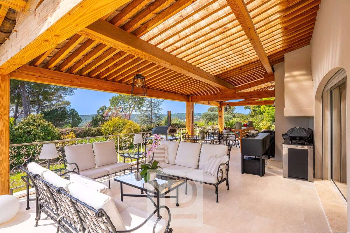Maison à VALBONNE