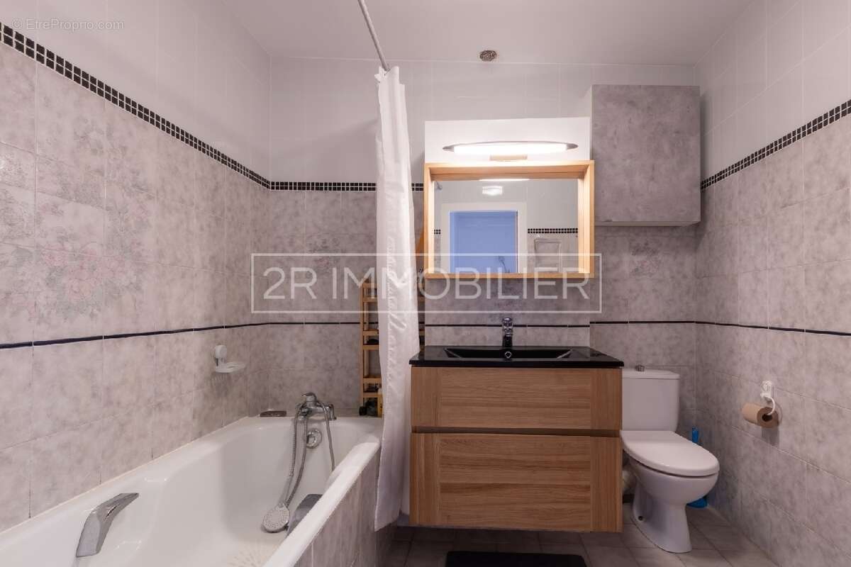 Maison à SAINT-THIBAULT-DES-VIGNES