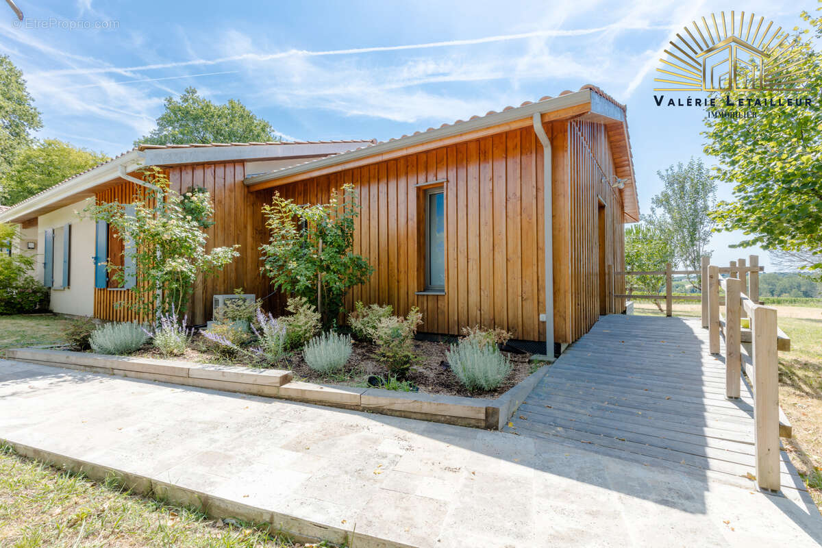 Belle maison familliale dans laquelle la vue devient un art de vivre… - photo 5
