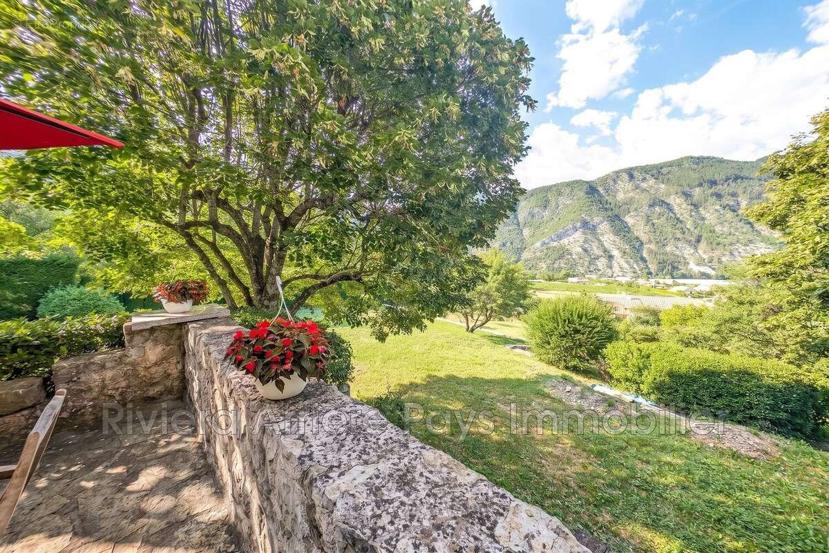 Maison à ENTREVAUX