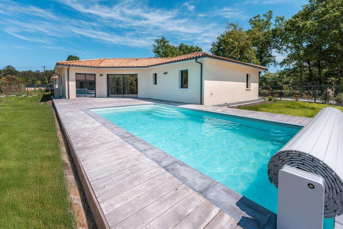 Terrain à CARBON-BLANC