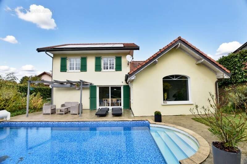 Maison à PERS-JUSSY