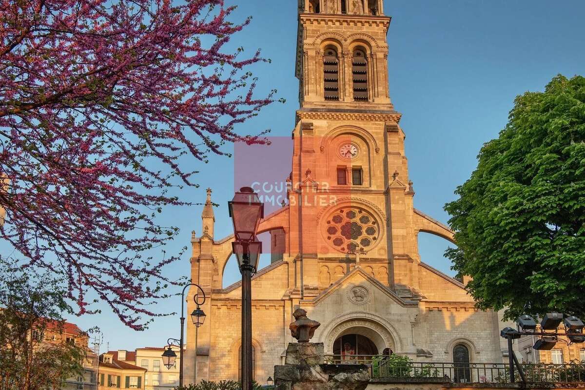 Commerce à SAINT-CLOUD