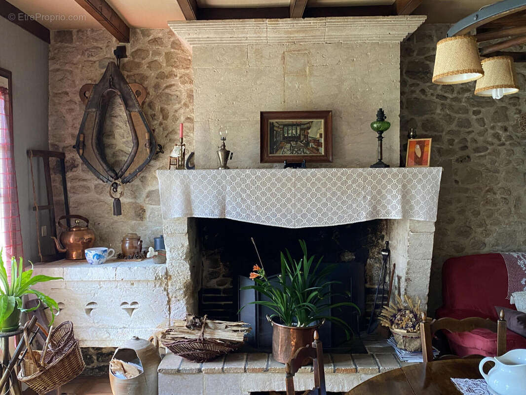cheminée - Maison à BROSSAC