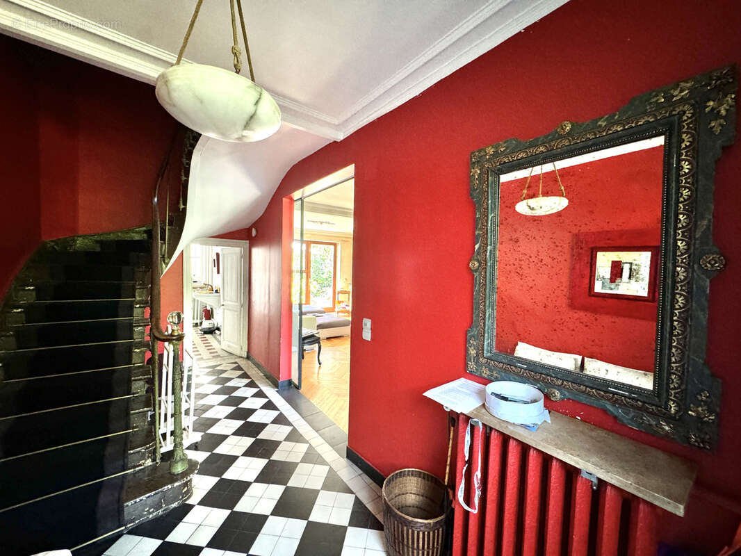 Appartement à CHARENTON-LE-PONT