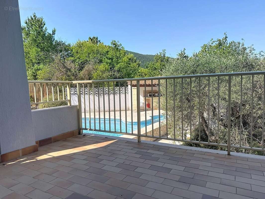 Maison 220 m² à Tourrette-Levens  - photo 11