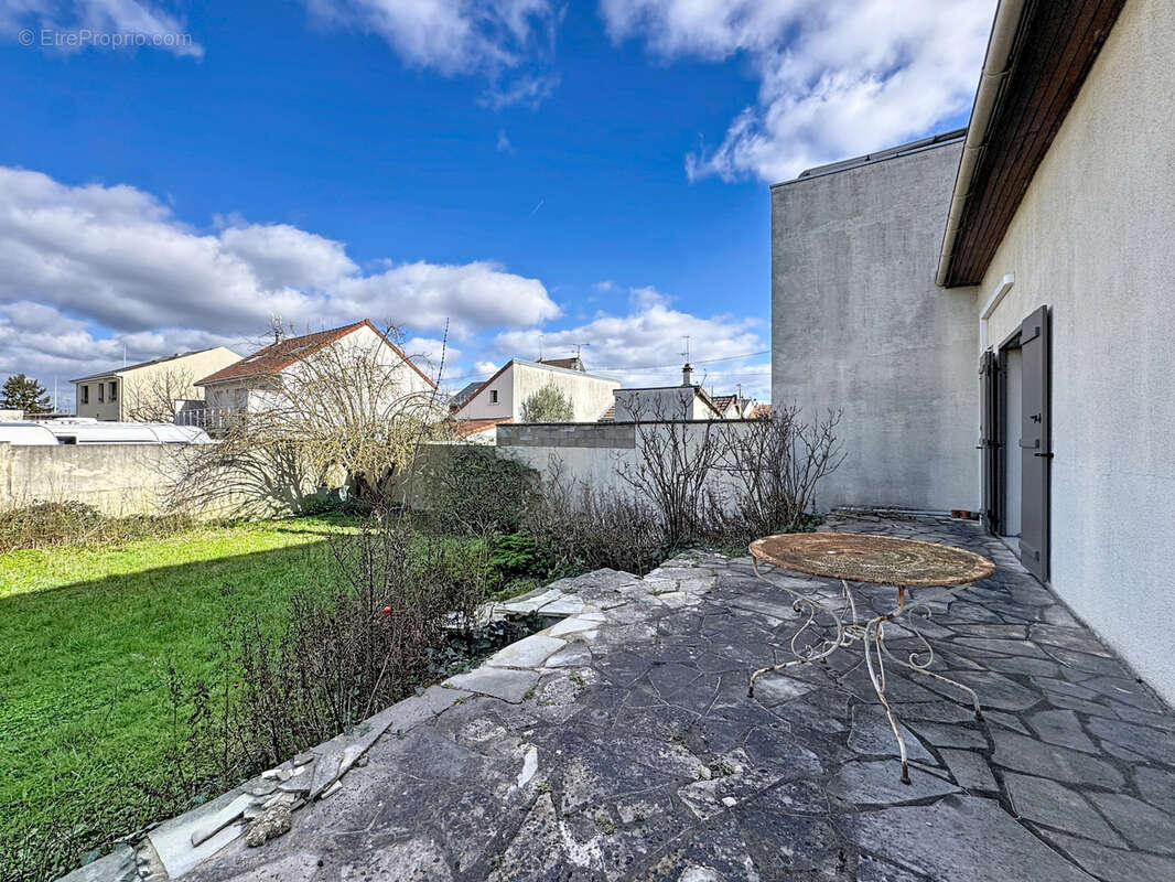 Maison à PARAY-VIEILLE-POSTE