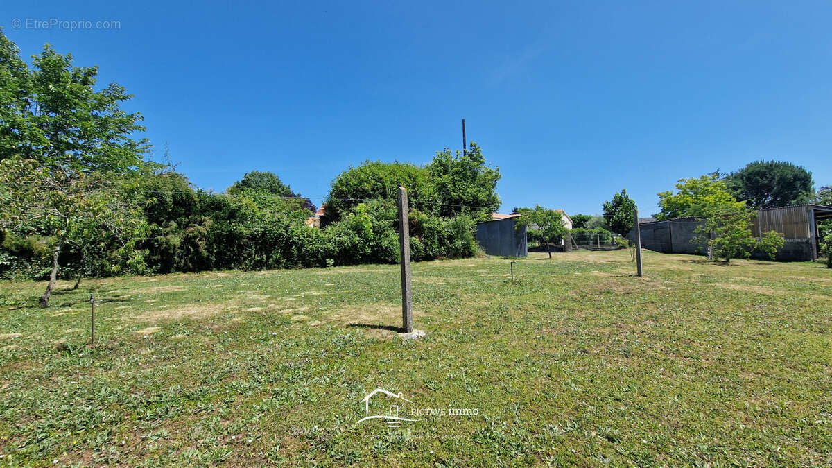 Pavillon indépendant avec sous-sol complet et jardin de 1 076 m2 à Lusignan - photo 11