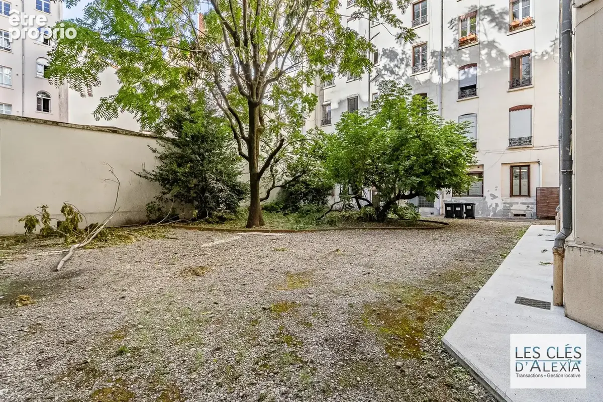EXCLUSIVITÉ – LYON 6ᵉ SECTEUR FOCH – Appartement de caractère avec balcon, cave et grenier - photo 8