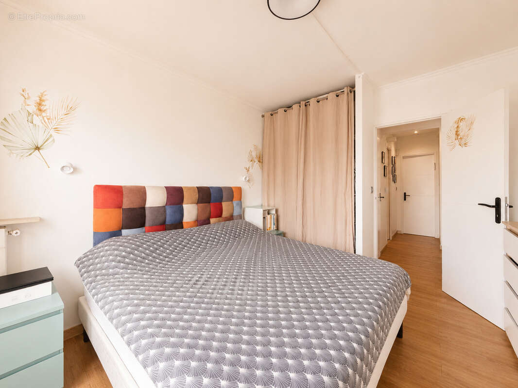Appartement à COURBEVOIE