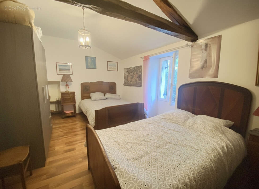 Maison à MANZAC-SUR-VERN