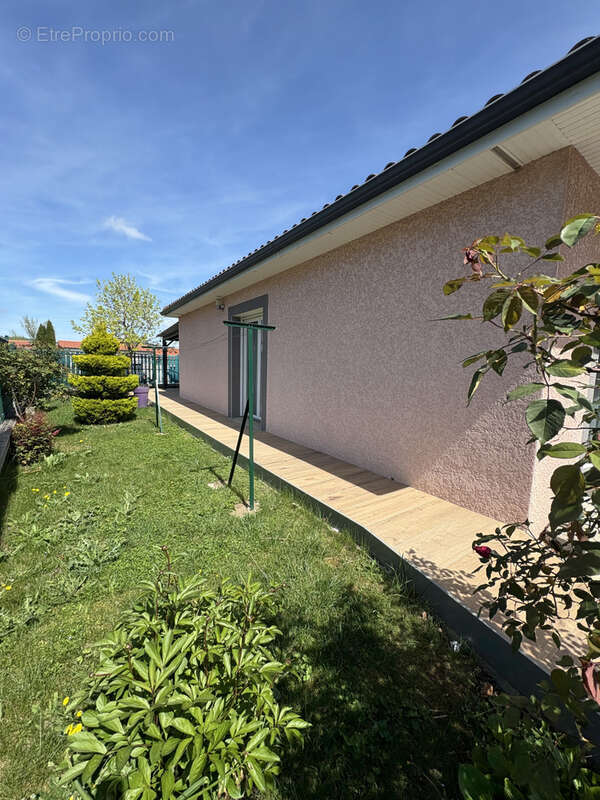 Maison à VIC-LE-COMTE