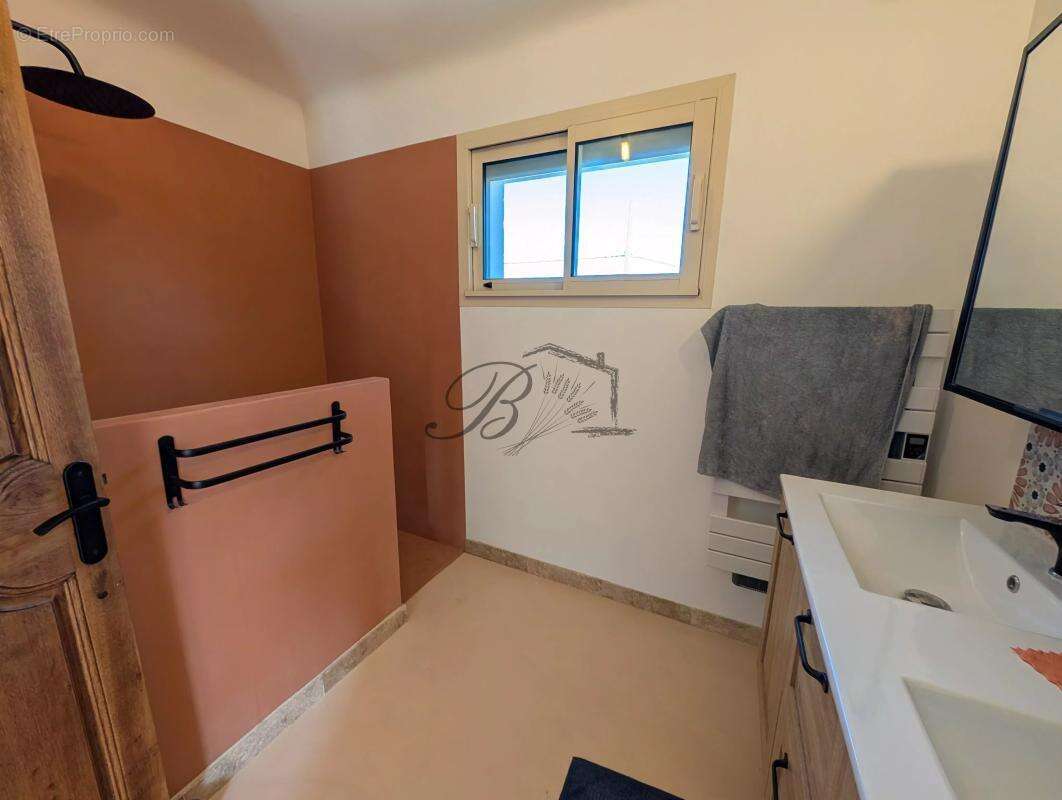 Maison à LA TOUR-D'AIGUES