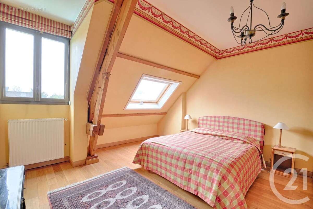 Maison à SAINT-MAUR-DES-FOSSES