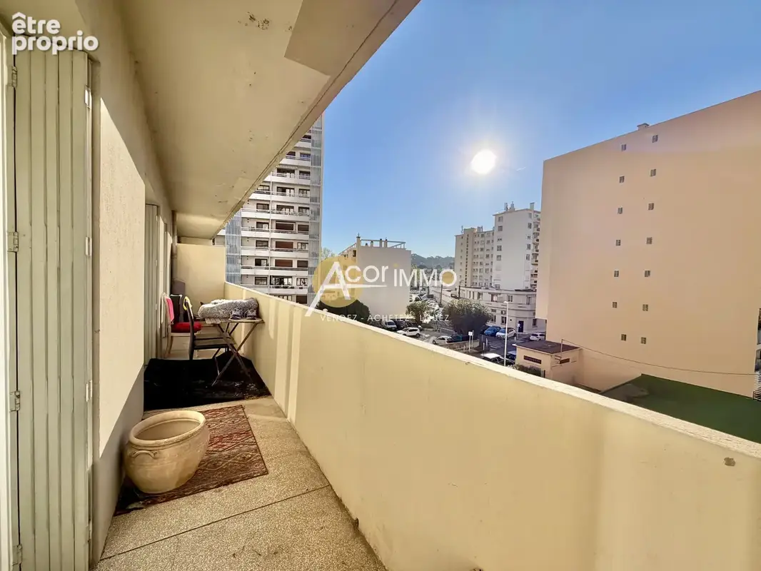 Toulon - Aguillon, très bel appartement faux T4 avec balcon, cave et parking collectif - photo 12