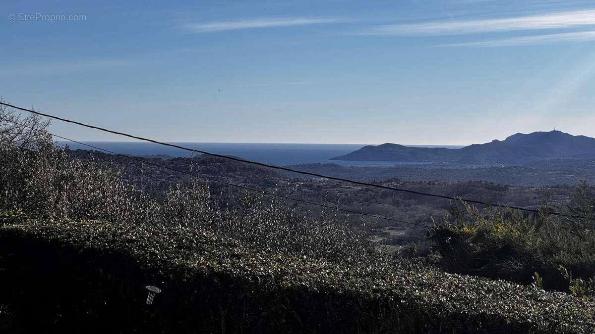 Maison à CHATEAUNEUF-GRASSE