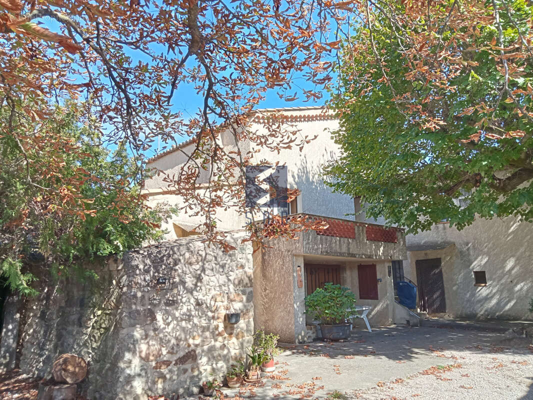 Maison à CHARMES-SUR-RHONE