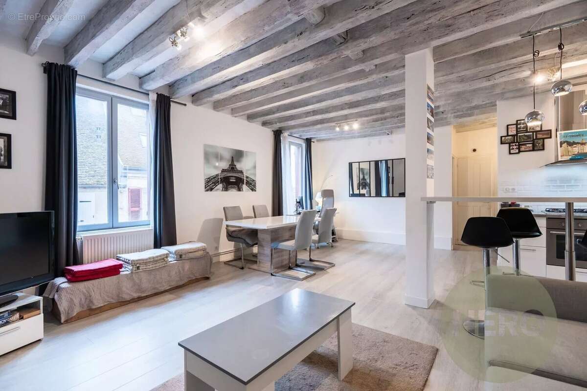 Appartement à NEAUPHLE-LE-CHATEAU