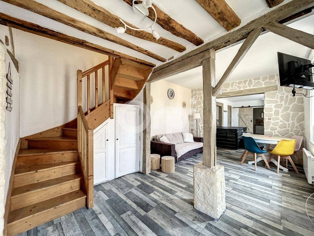 Maison à ETOUY