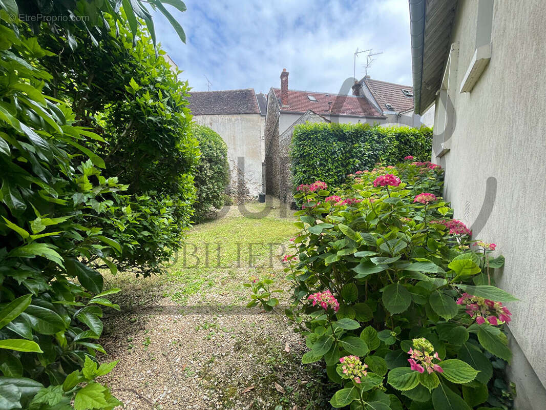 Maison à COULOMMIERS