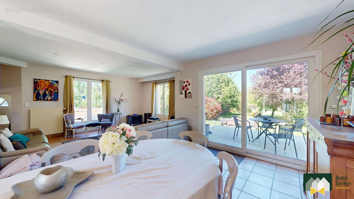 Deuxième pièce de vie  - Maison à LEVES