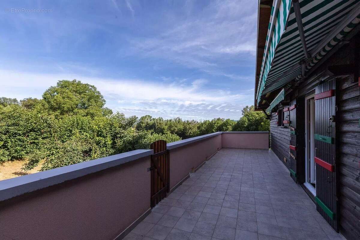 Maison à VEZERONCE-CURTIN