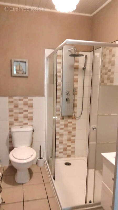 SDB - Maison à SAINT-JUNIEN