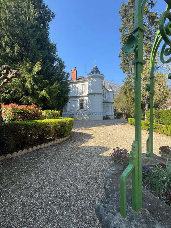 Maison à AUFFREVILLE-BRASSEUIL