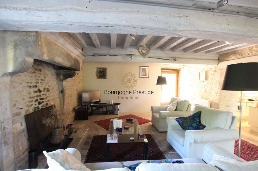 Authentique maison de famille en bourgogne de 263 m² avec 5 chambres - parc arbore de 3 041 m² et  dependances - photo 9