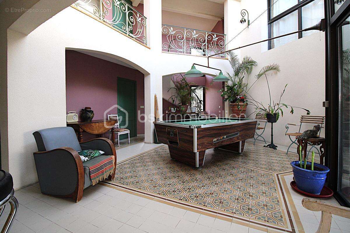 Superbe maison d'architecte sur une parcelle de 4000 m² - photo 4