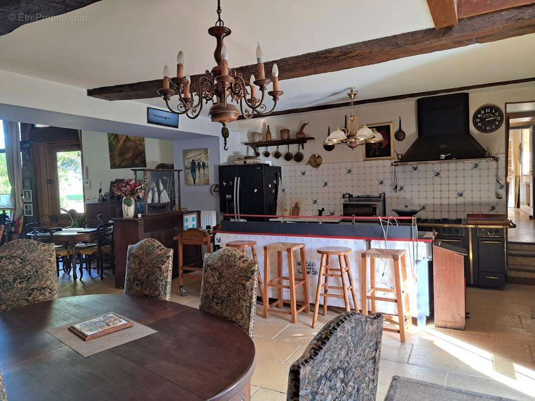 Maison à LA ROCHE-DERRIEN