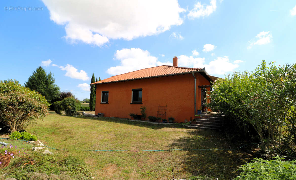 Maison à AURIGNAC