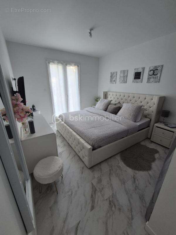 Maison à SAINT-YZAN-DE-SOUDIAC