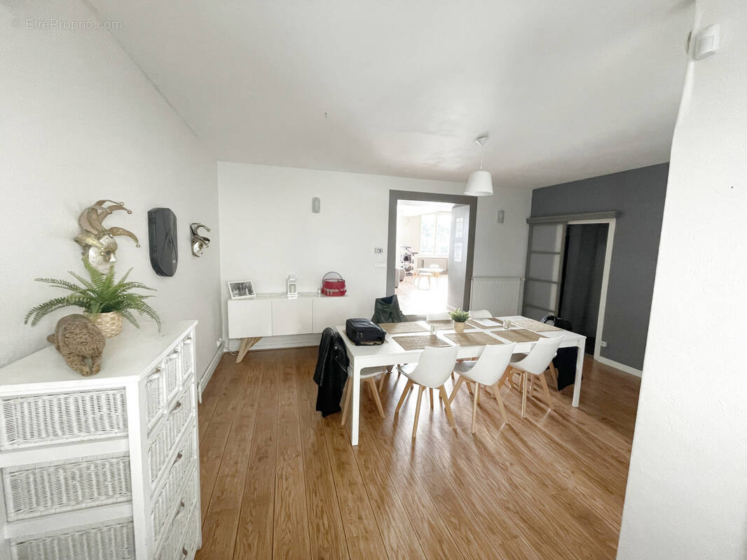 Appartement à SAINT-GENEST-LERPT