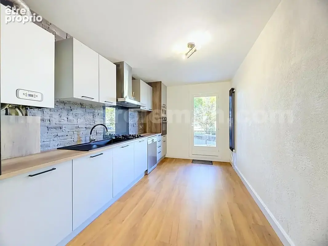 Appartement_T4_Annemasse_belle_superficie_proximitée_frontière_Suisse_tram_Ceva_direction_GENEVE_Frontaliers_Cuisine_ - Appartement à ANNEMASSE