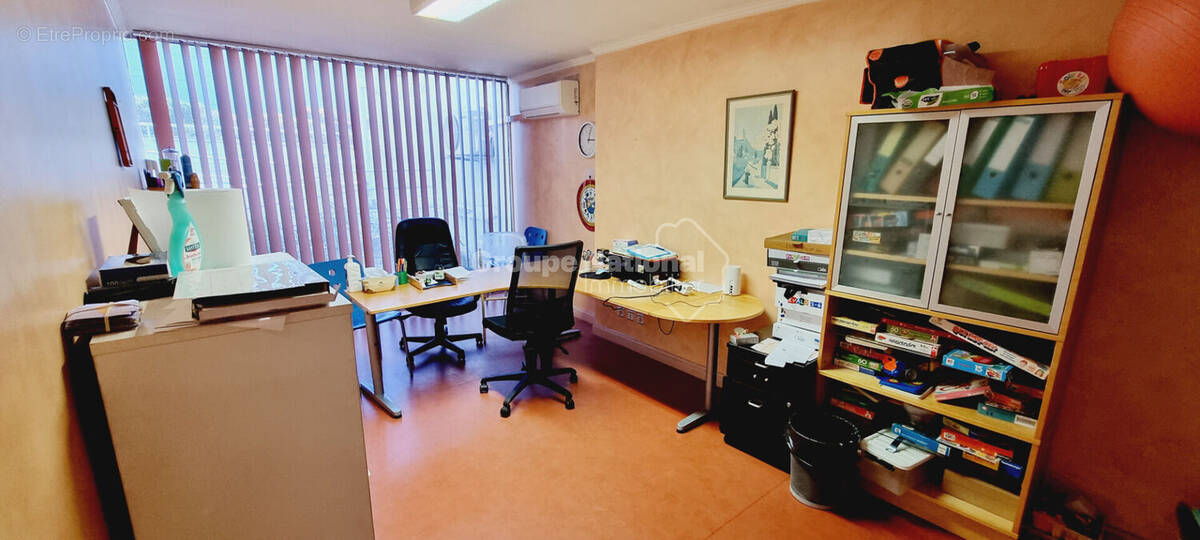 Commerce à BAGNOLS-SUR-CEZE