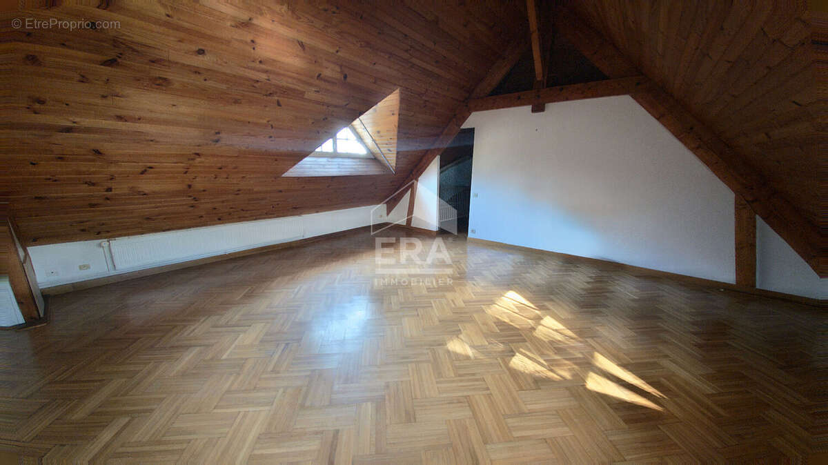 Maison à POLIGNY