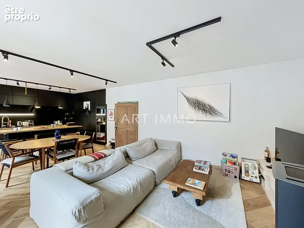 À vendre  maison de village rénovée avec terrasse au cur du village de robion - photo 3
