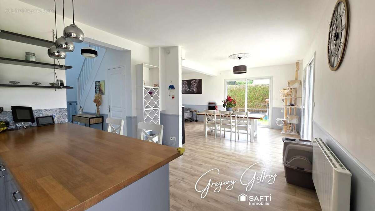 Maison 138 m² à Estrees-La-Campagne  - photo 4