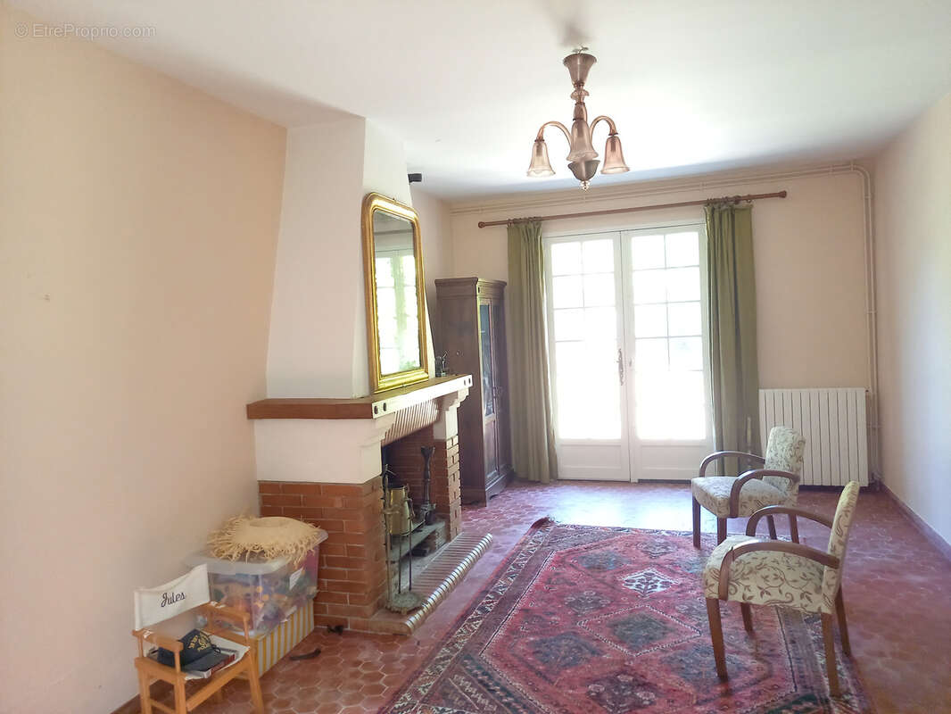 Maison à SAINT-CHRISTOLY-DE-BLAYE