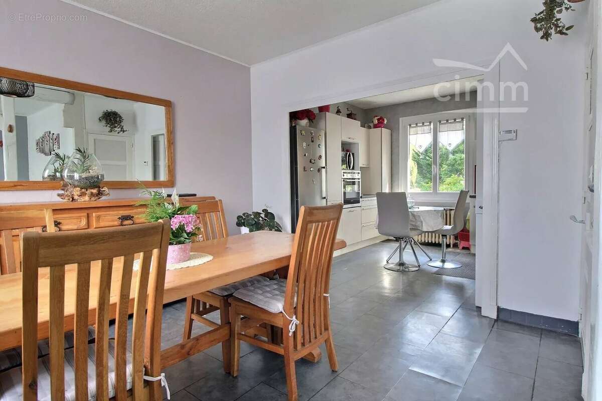 Maison 5 pièces dont 3 chambres, 87m² sur terrain de 994m². - photo 4