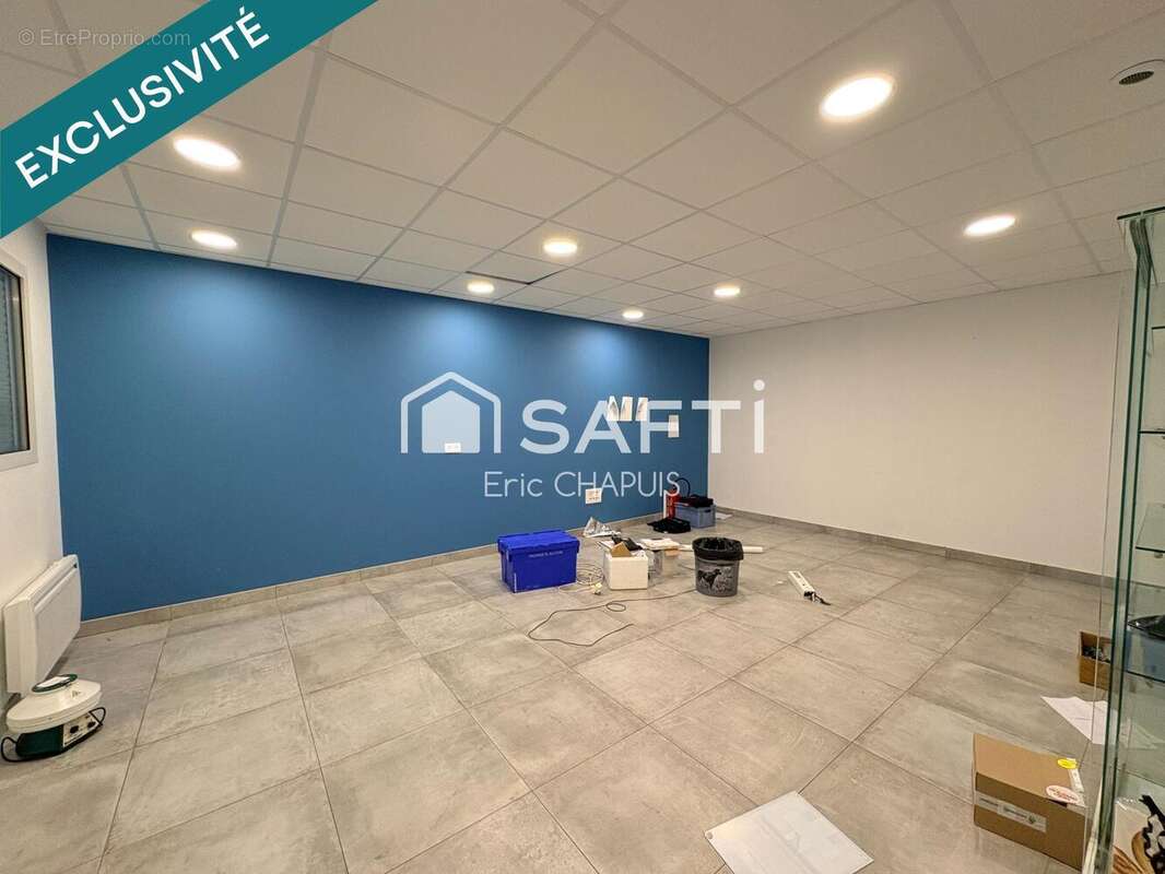 Commerce 232 m² à Saint-Aubin-D'aubigne  - photo 2