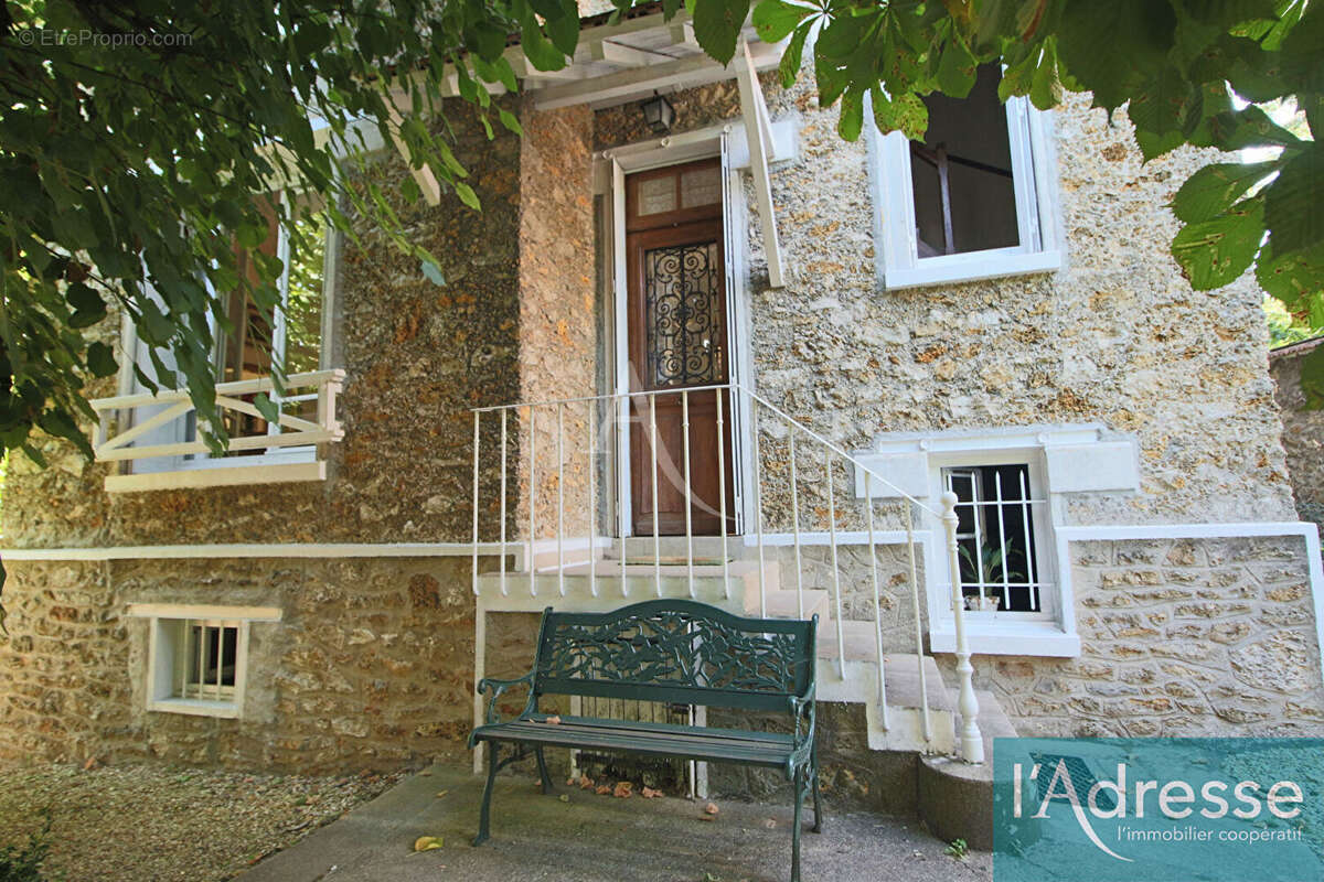Pour les amoureux des maisons en meulière entièrement individuelles ! - photo 2