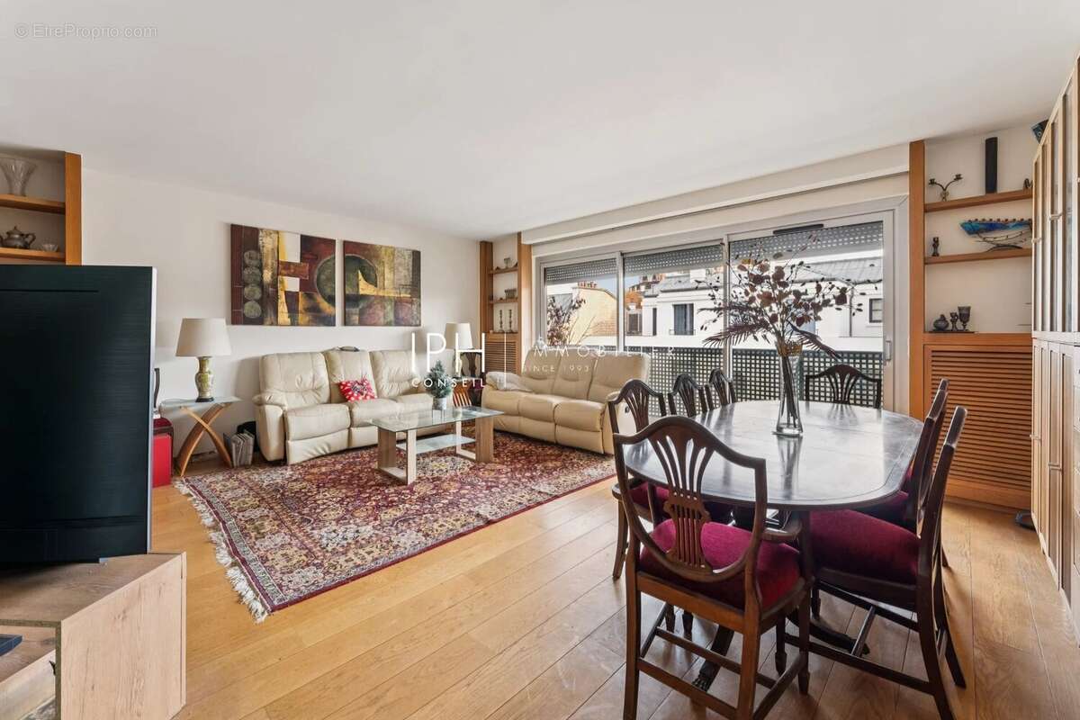 Appartement à NEUILLY-SUR-SEINE